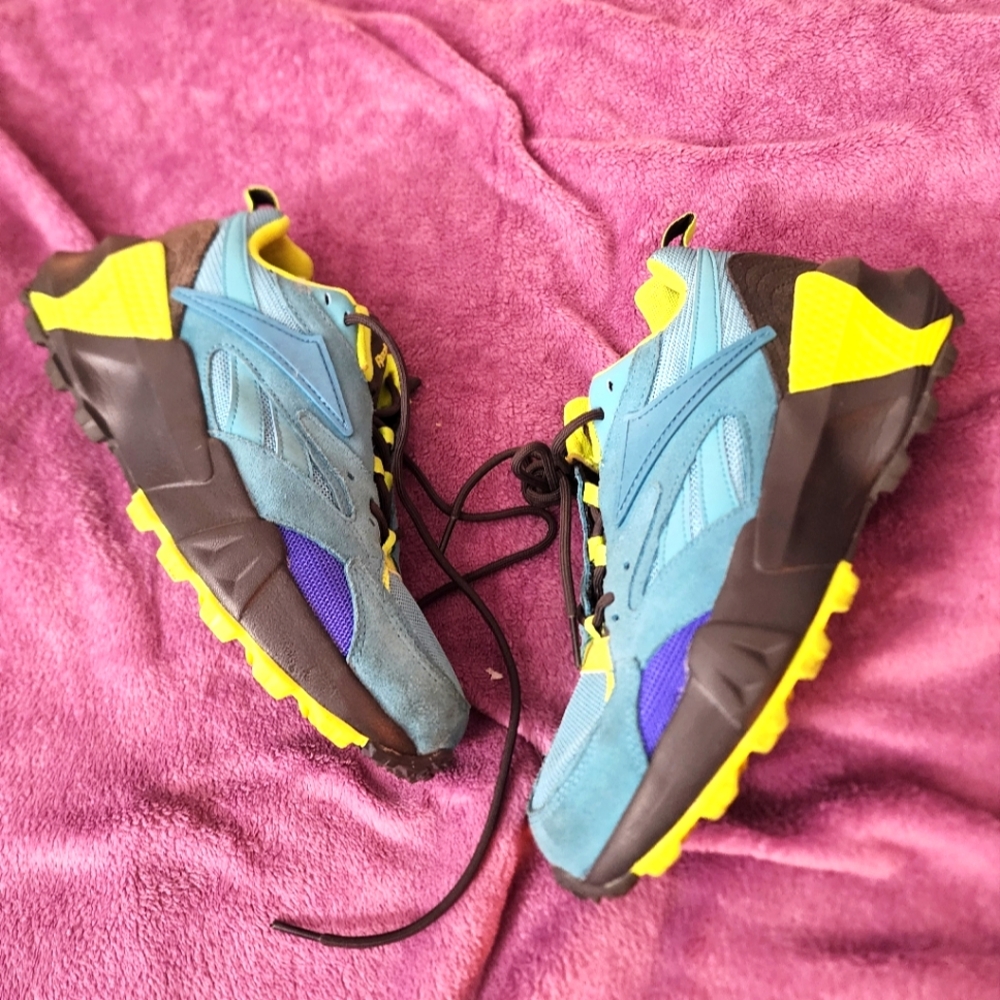 Reebok Aztrek Retro Running Sneaker Size 9